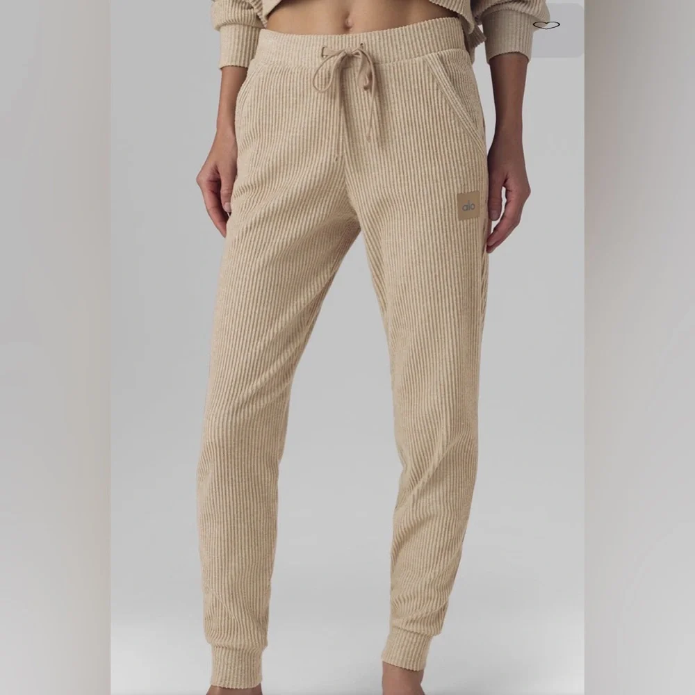 Alo Muse Hoodie and Sweatpant Set - Picture 13 of 14